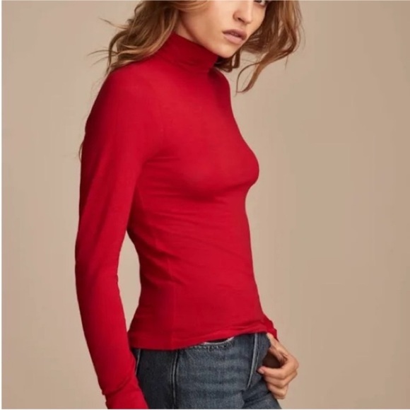 Banana Republic Tops - Banana Republic Scarlet Long Sleeve Tee